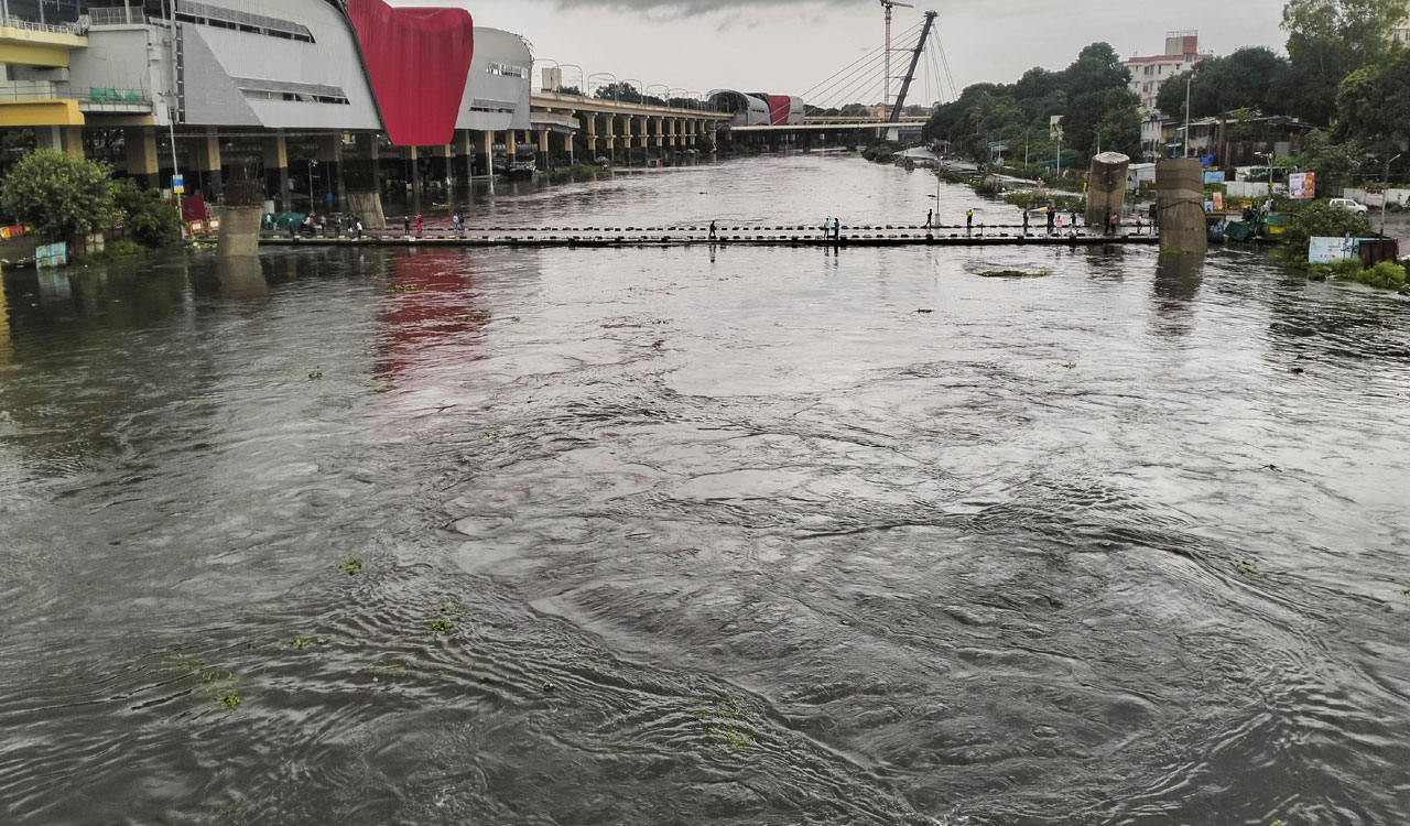 Four dead as incessant rains wreak havoc in Pune, low-lying areas ...