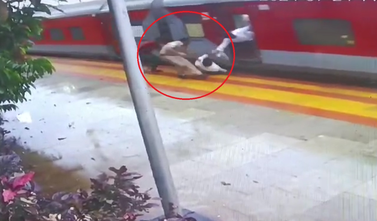Watch: RPF constable saves man’s life at Vikarabad station