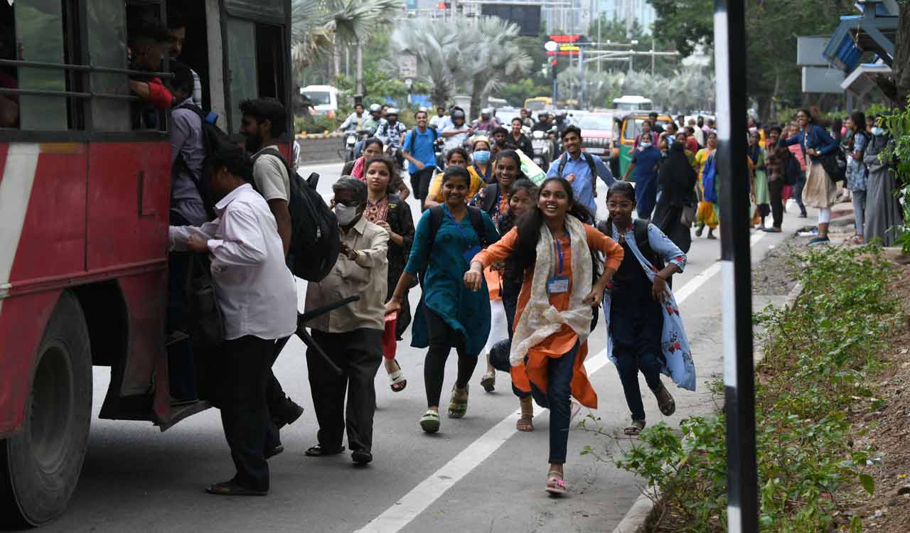 RTC to provide buses to IT companies on hire in Hyderabad