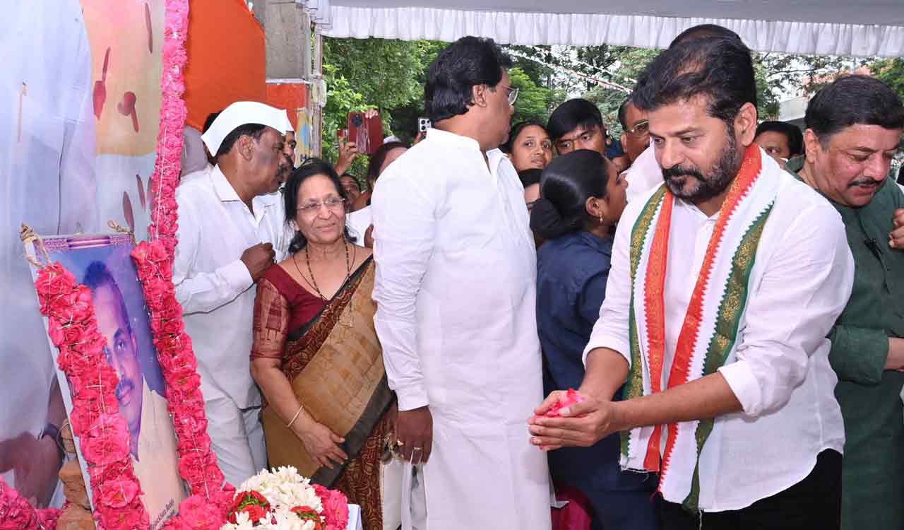 YSR inspiration for six guarantees, says Revanth Reddy
