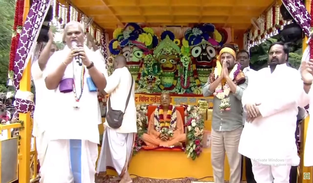 Revanth participates in ISKCON temple’s Jagannath Rath Yatra