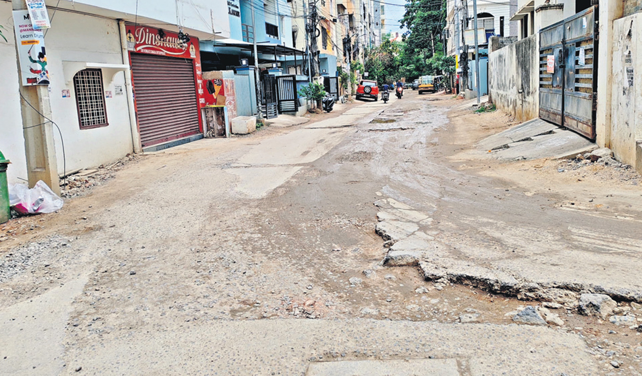Bad roads in Laxmi Priya colony in Manikonda