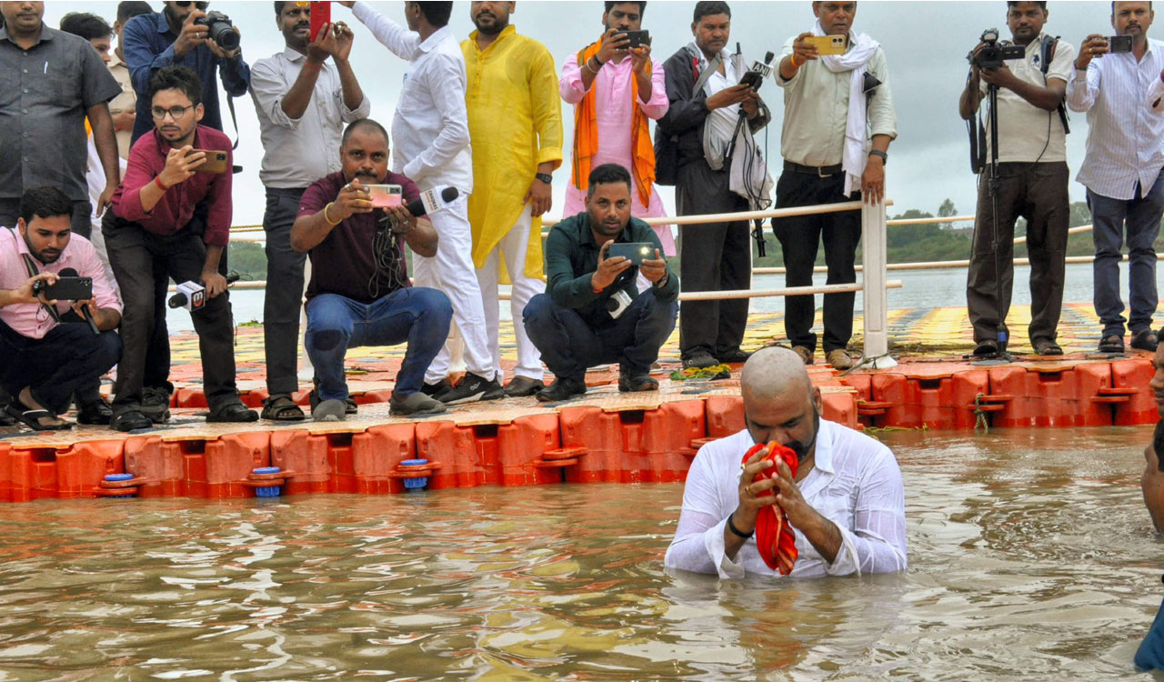 Samrat Choudhary removes his turban in Ayodhya, says his vow is fulfilled