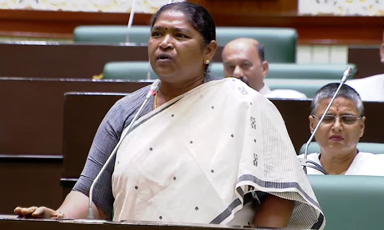 Seethakka takes objection to parents’ name being taken in podu land issue