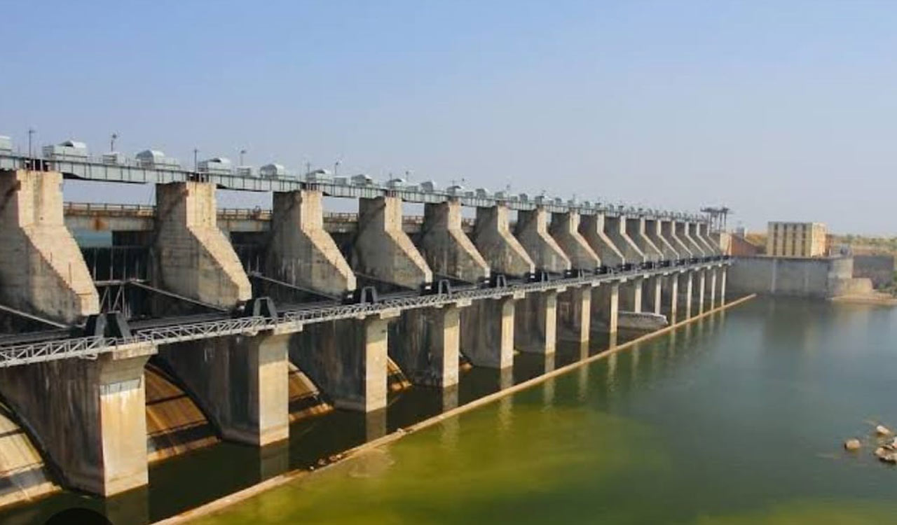 Singur ayacut farmers wait for water release