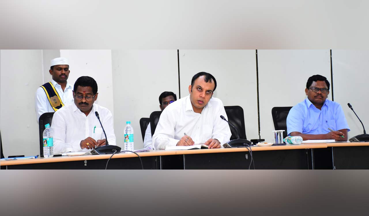 Sircilla Collector assures to take weavers’ problems to Govt