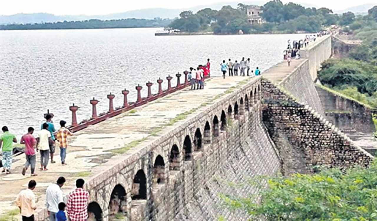 Telangana: Pocharam project water hits dead storage level