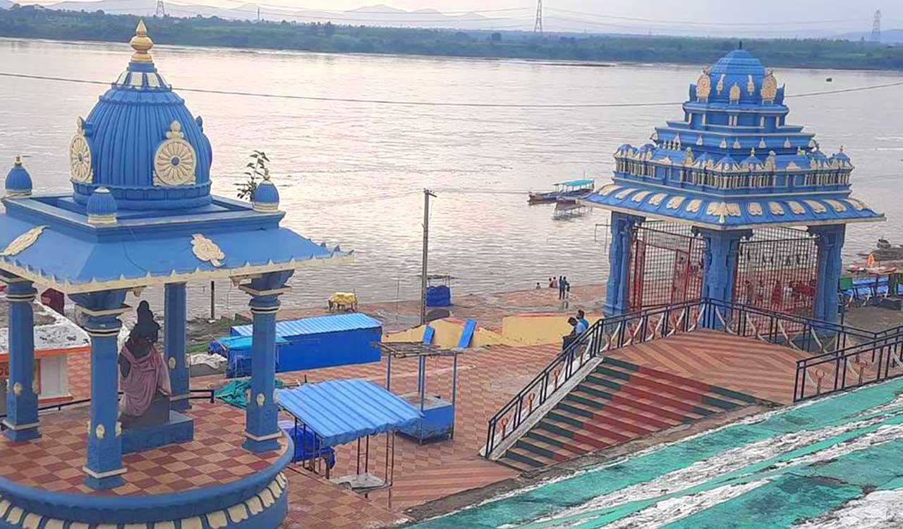 Telangana Rains: Water level in Godavari increasing steadily at Bhadrachalam