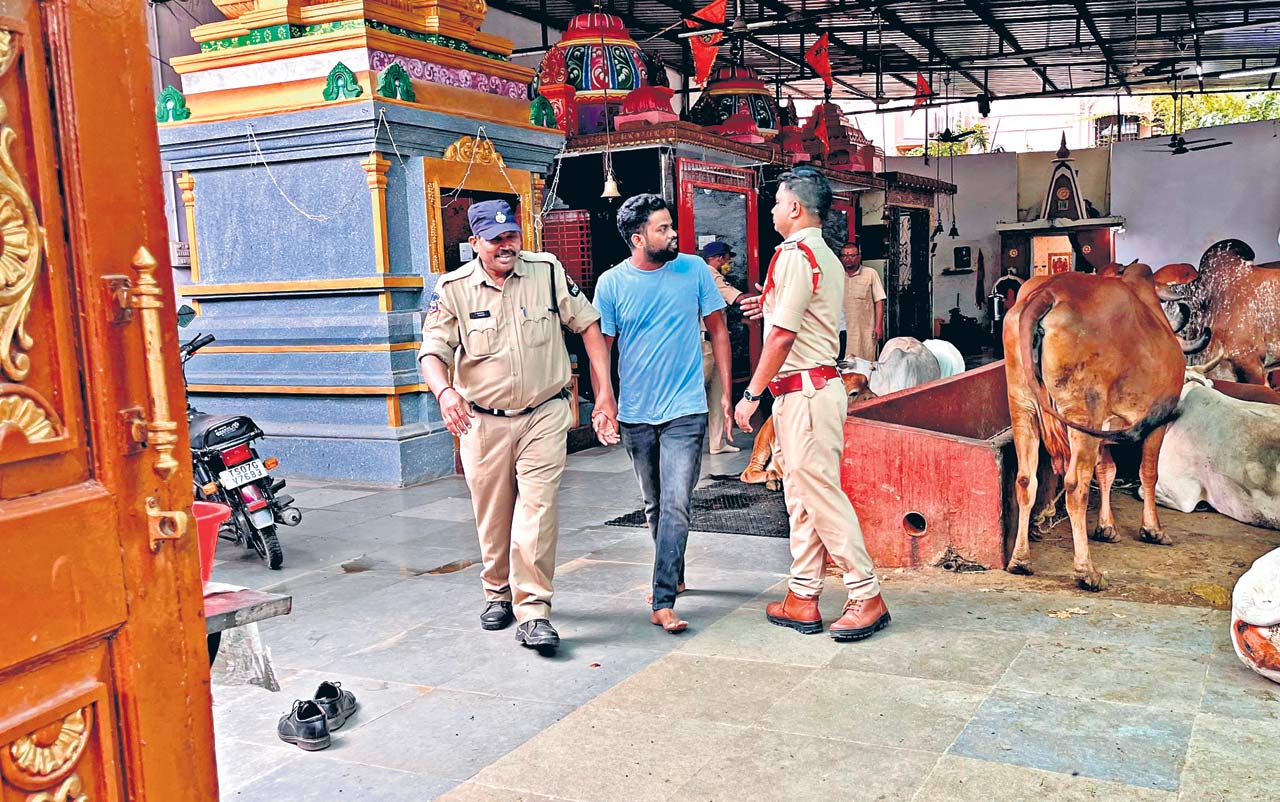 Policemen wearing shoe enter temple in Hyderabad, invite criticism
