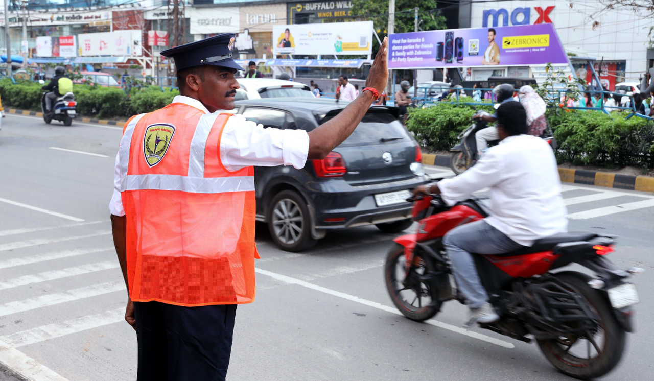 Traffic marshals are here to ease traffic congestions in Hyderabad’s  IT Corridor!