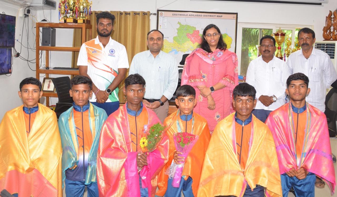 Adilabad: Students felicitated after qualifying for national hockey event