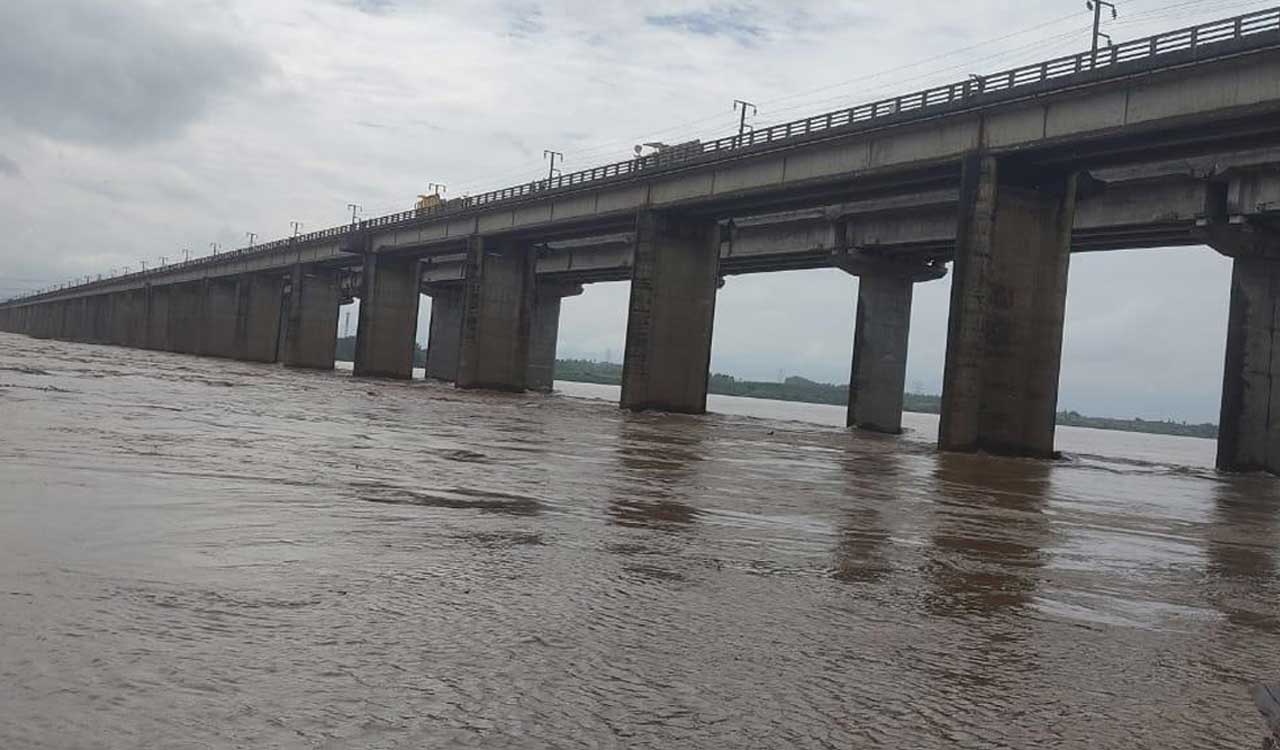 Godavari crosses second warning level at Bhadrachalam, Ponguleti reviews flood situation