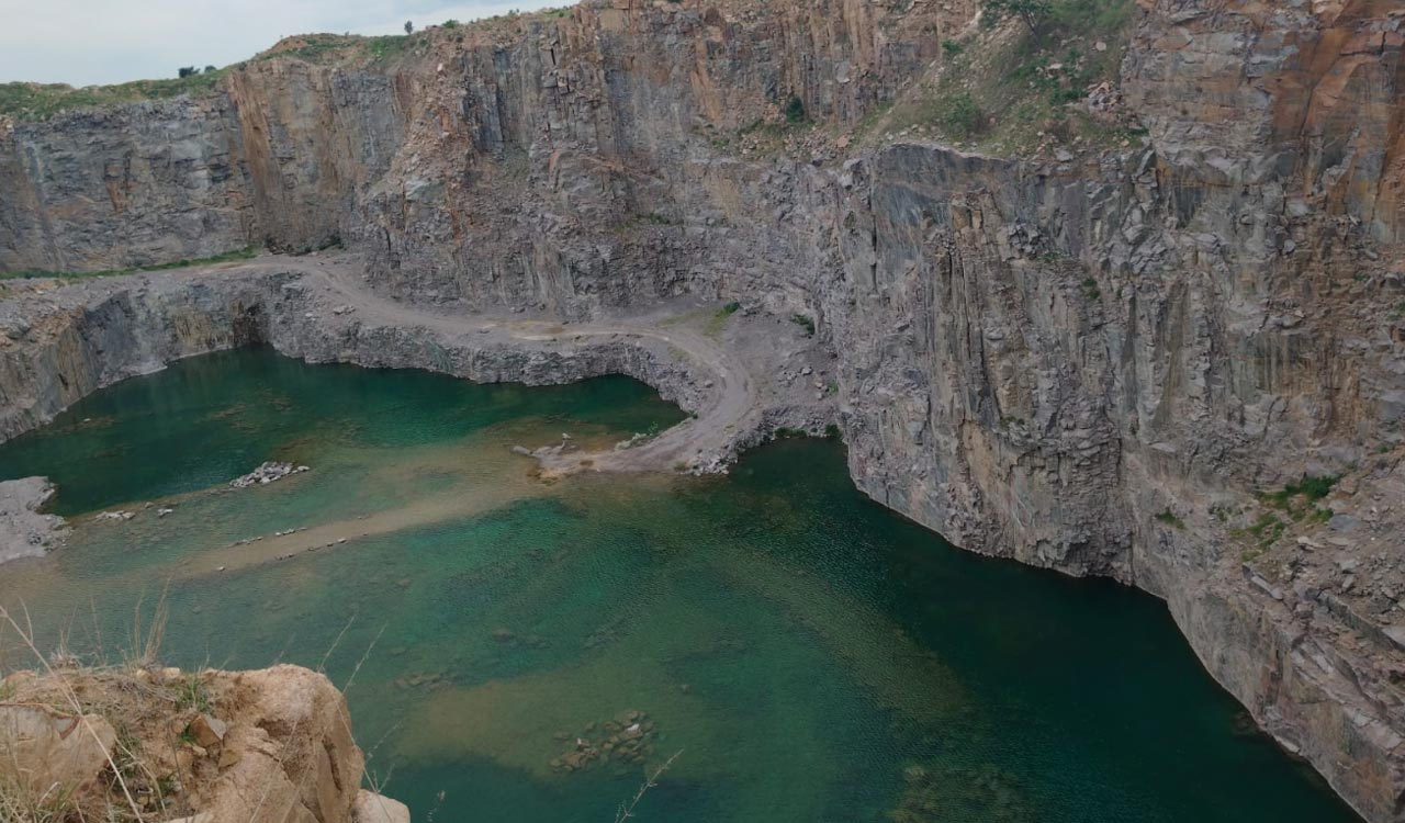 Sangareddy: Tractor slips into quarry pit, driver feared drowned