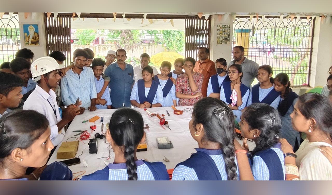 Kothagudem: Vocational tools expo held in Burgampahad