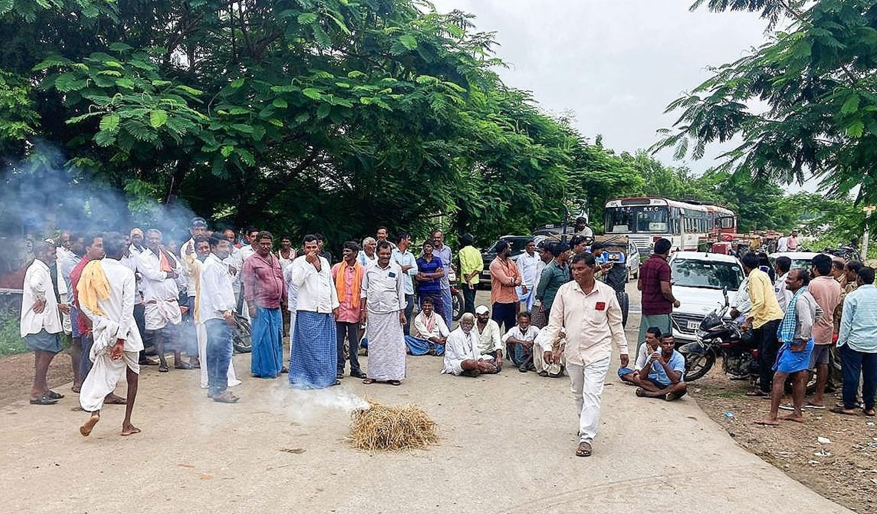 Adilabad: Farmers up in arms against State govt over crop loan waiver