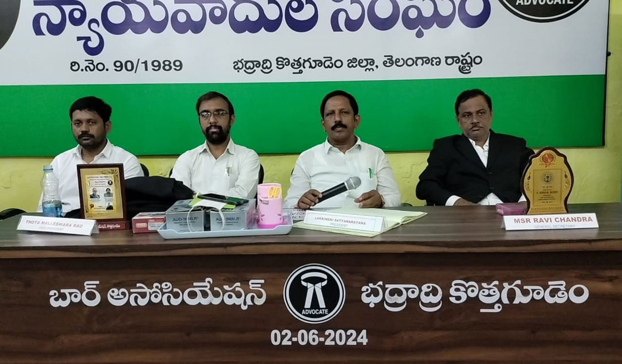 Kothagudem: Lawyers demand suspension of Jangaon CI Raghupathi