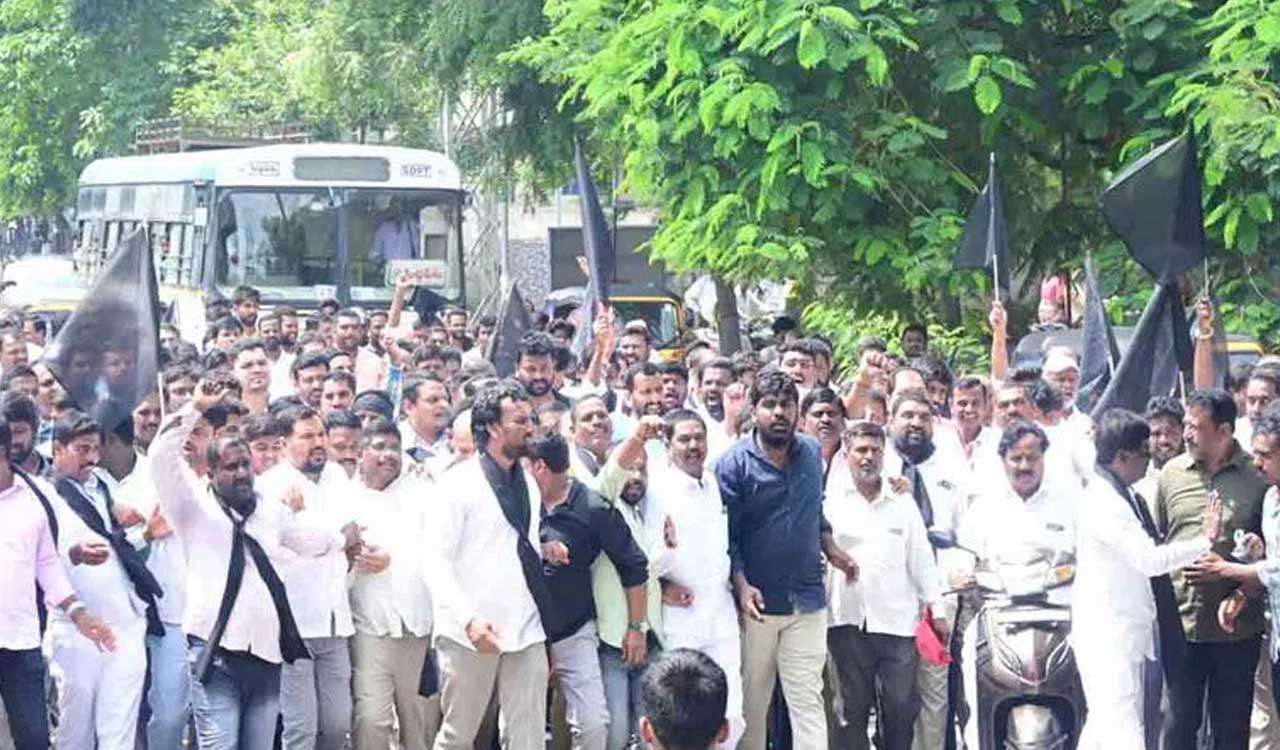 Tension in Siddipet as BRS workers take out rally to protest Congress workers’ attack on Harish Rao’s office