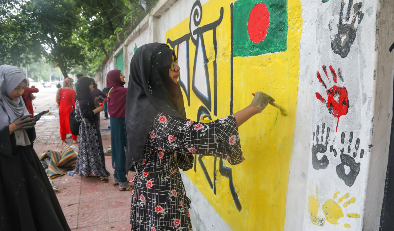 Resignations of officials close to Sheikh Hasina legal, says Yunus