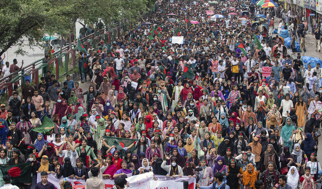 Two killed, over 30 injured as fresh clashes break out in Bangladesh