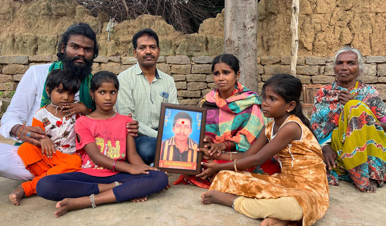 Big Boss winner Pallavi Prashanth helps farmer’s widow in Medak