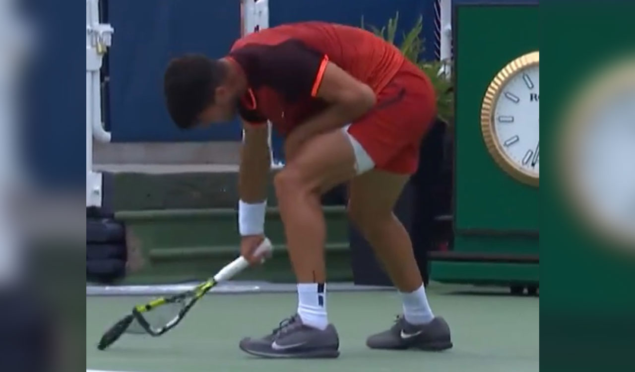 Cincinnati Open: Alcaraz smashes racket in 3-set loss to Monfils