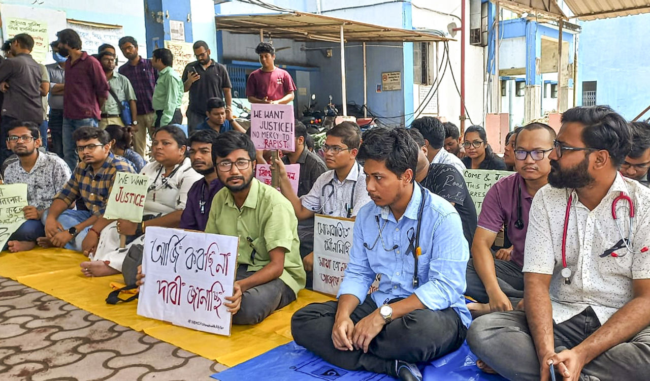 Doctor’s rape-murder: Junior doctors question Mamata’s 7-day deadline to police