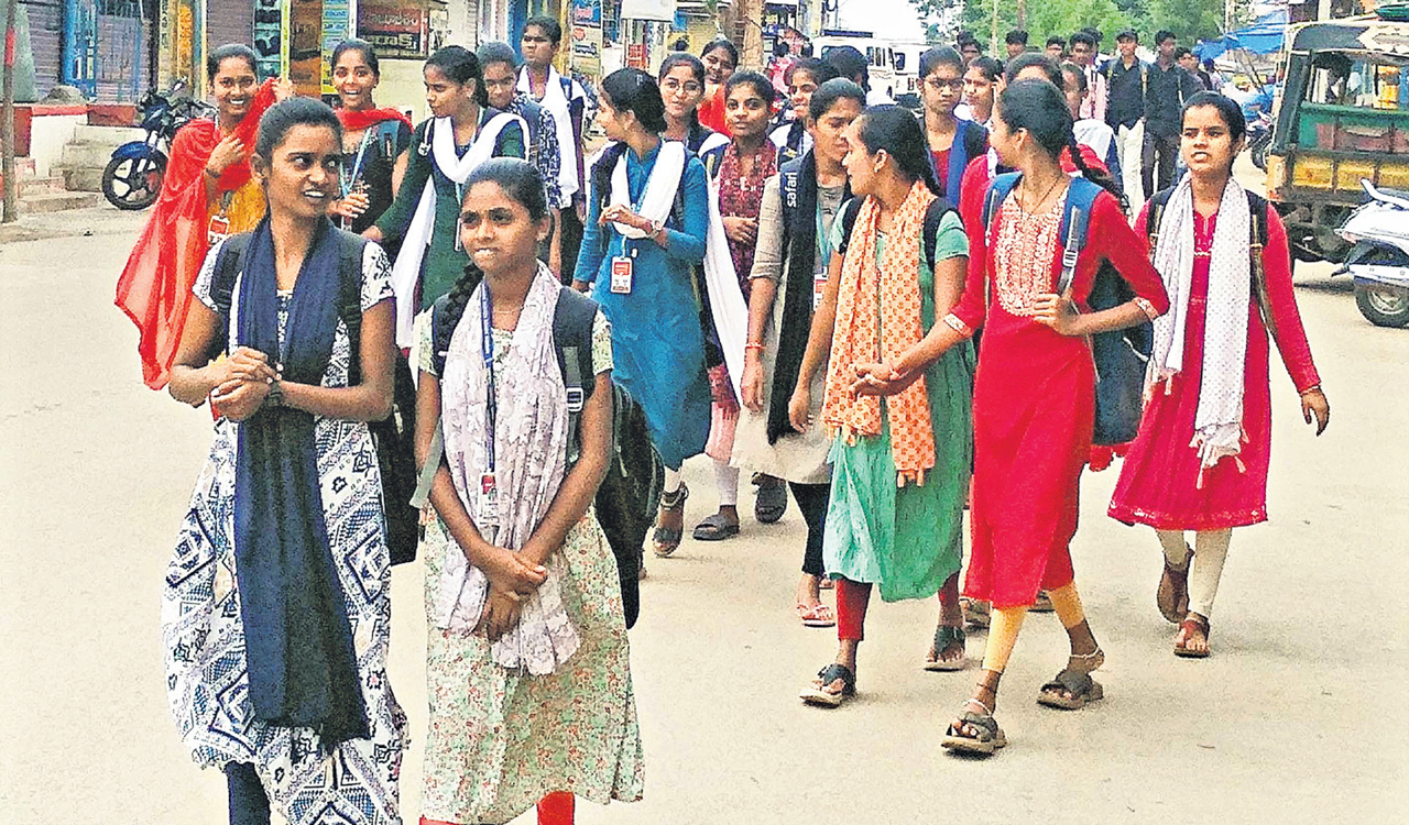 Government junior colleges in Telangana witness sharp decline in admissions