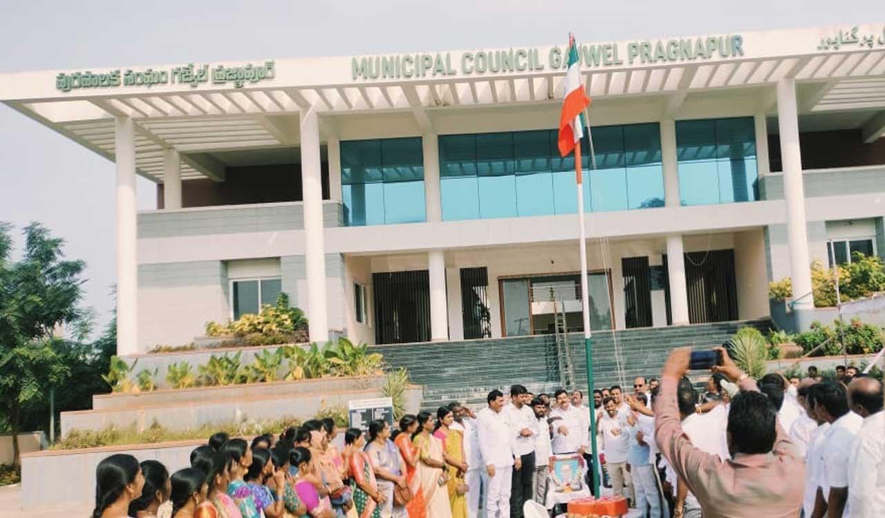 National flag hoisted upside down in Gajwel municipality