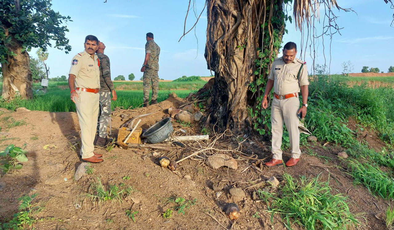 Simultaneous raids on illicit liquor units in Sircilla