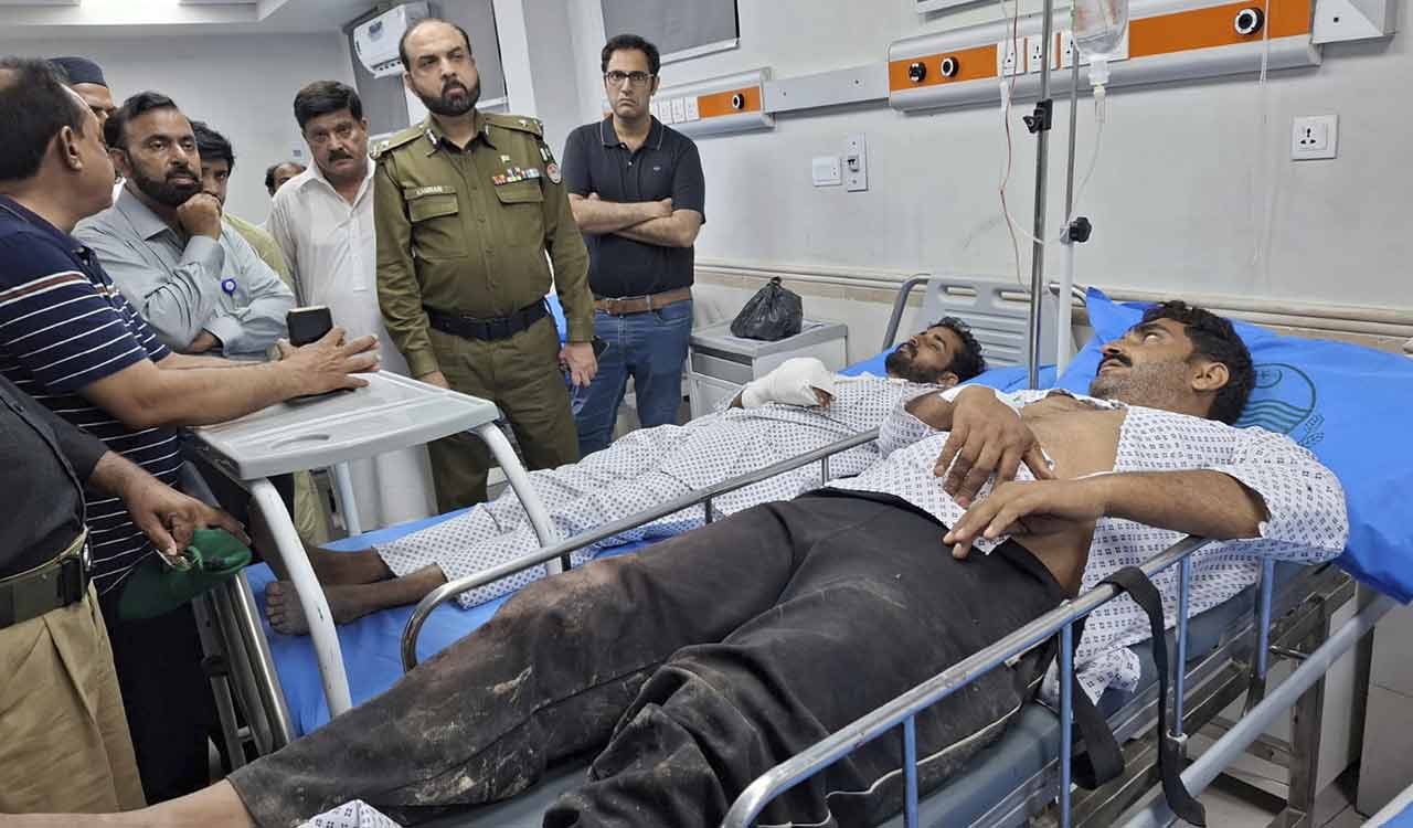 Gunmen ambush police convoy, kill 12 cops in east Pakistan