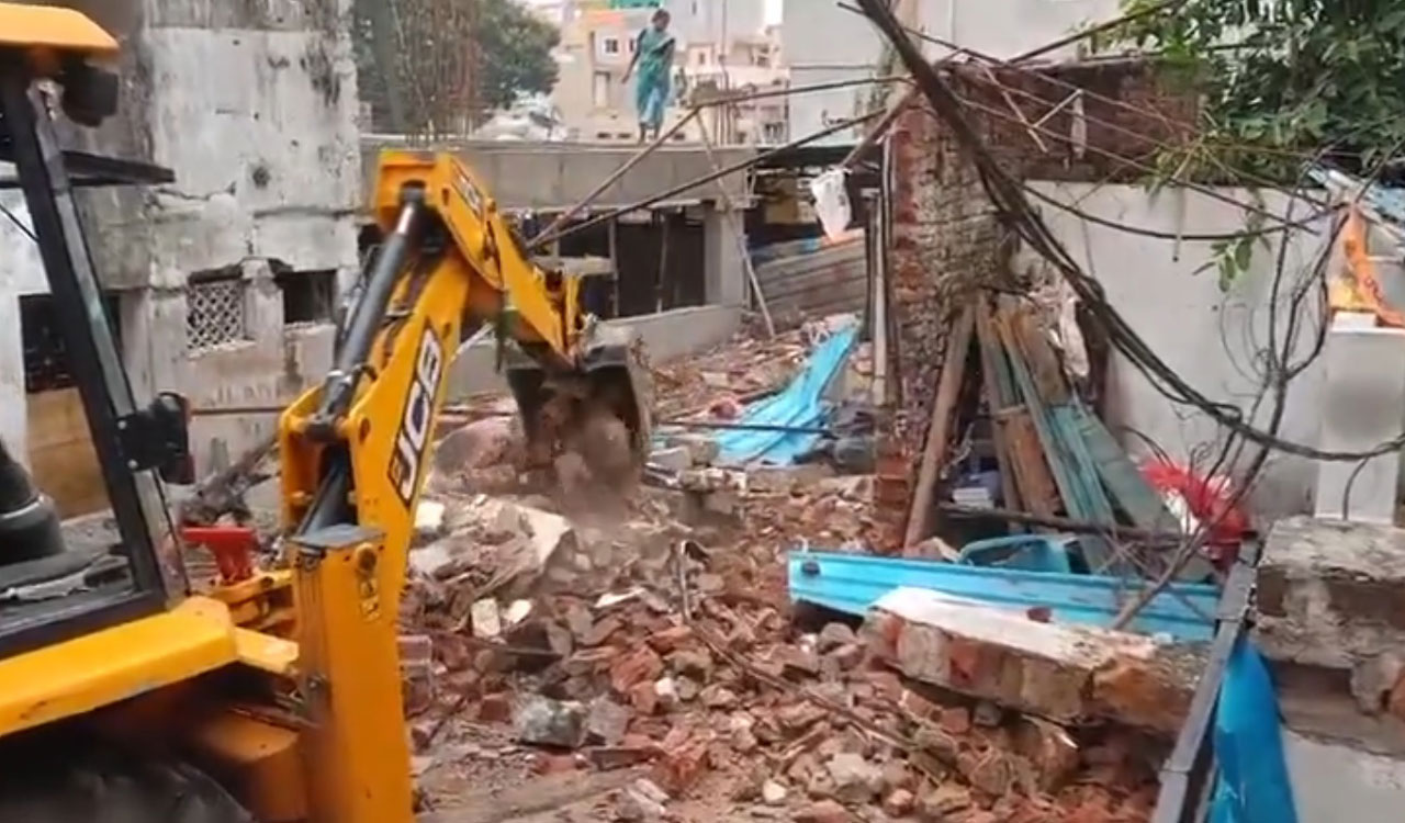 HYDRAA demolishes illegal constructions on Ramnagar nala