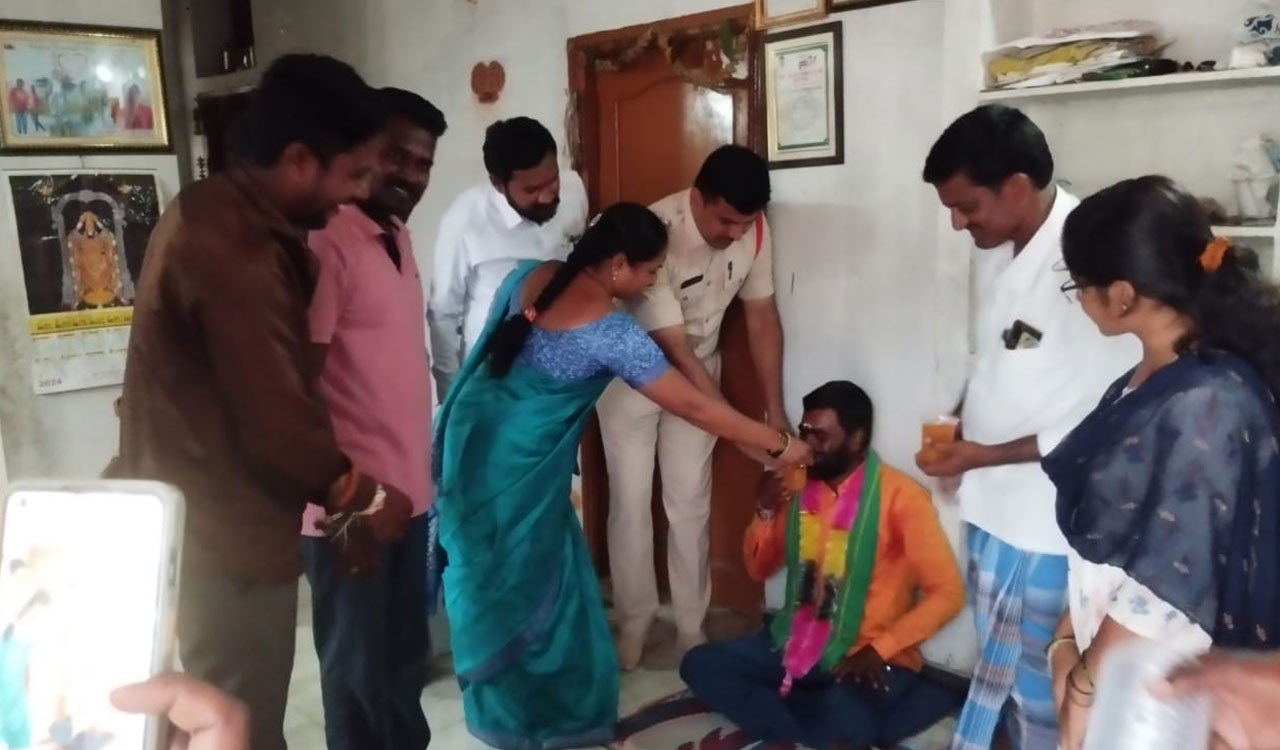 Jagtial: Farmer withdraws fast-unto-death strike against denial of loan waiver