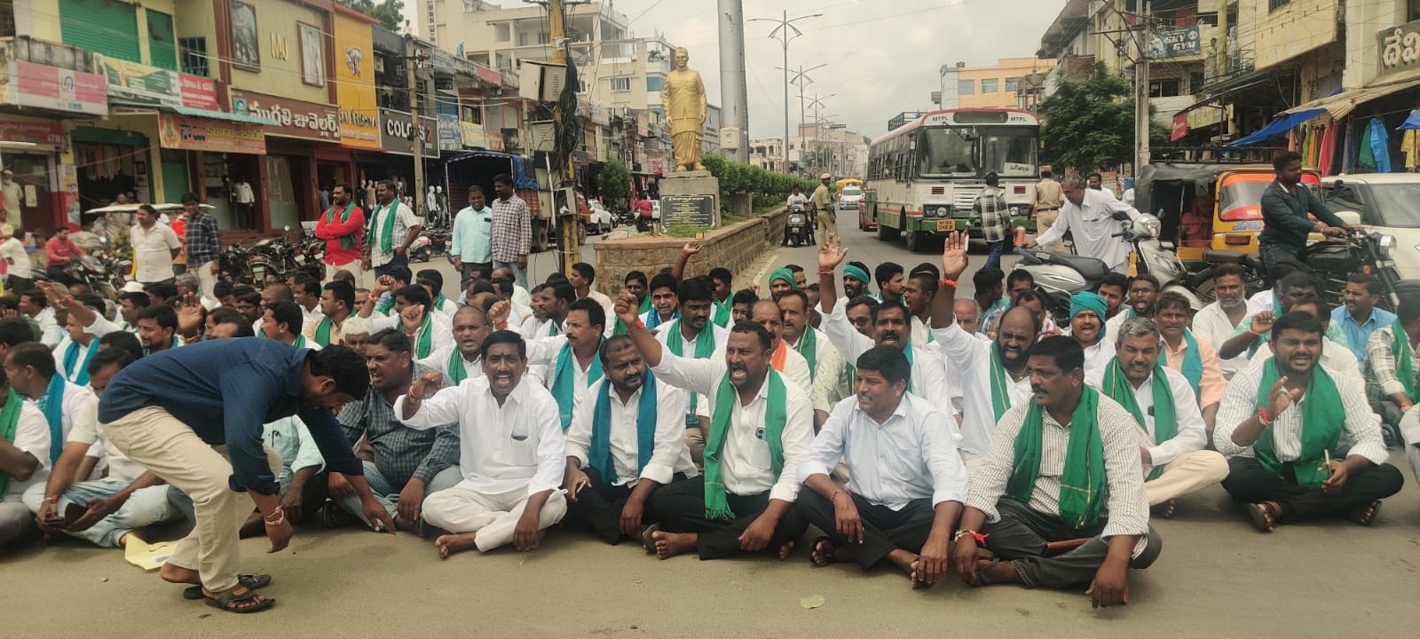 Farmers stage protest across Korutla constituency for loan waiver