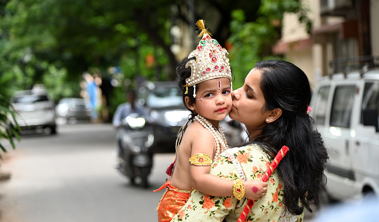 Hyderabad: Thousands of devotees flock to lord Krishna temples for Janmashtami festivities