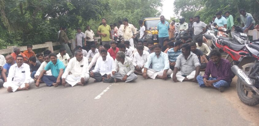 Residents of Kalvasrirampur mandal headquarters staging a 'rasta roko' on the Kalwasrirampur main road on Friday.