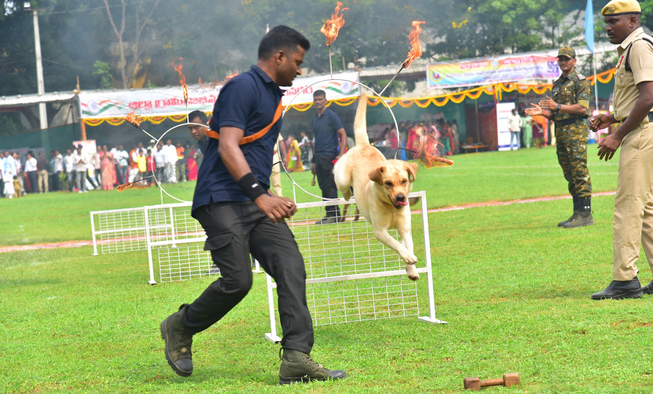 Police demonstrations attract audience in ID celebrations in Karimnagar