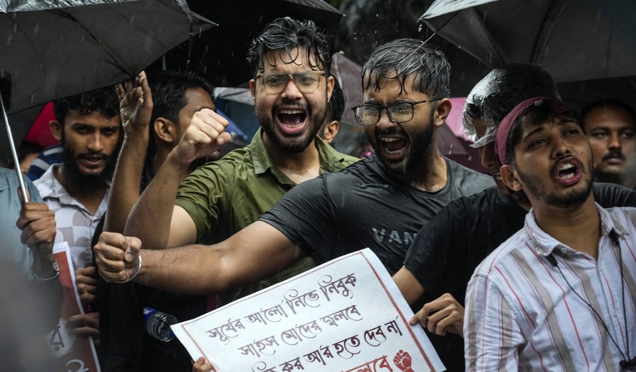 West Bengal: Out-patient departments see heavy rush of patients in govt hospitals