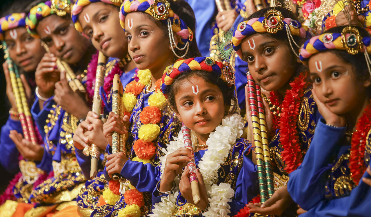 ‘Imbibe teachings of Lord Krishna’, President, PM Modi greet people on Janmashtami