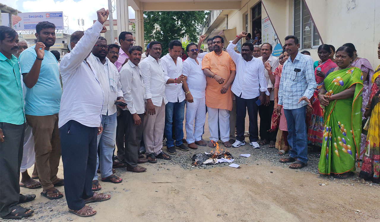 Farmers oppose acquisition of lands for NH 63 in Mancherial