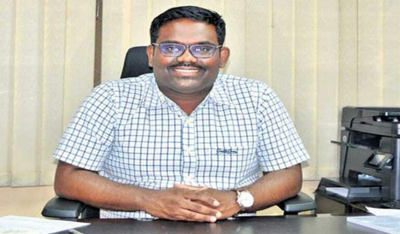 Nizamabad Collector asks officials to clear all pending Dharani applications