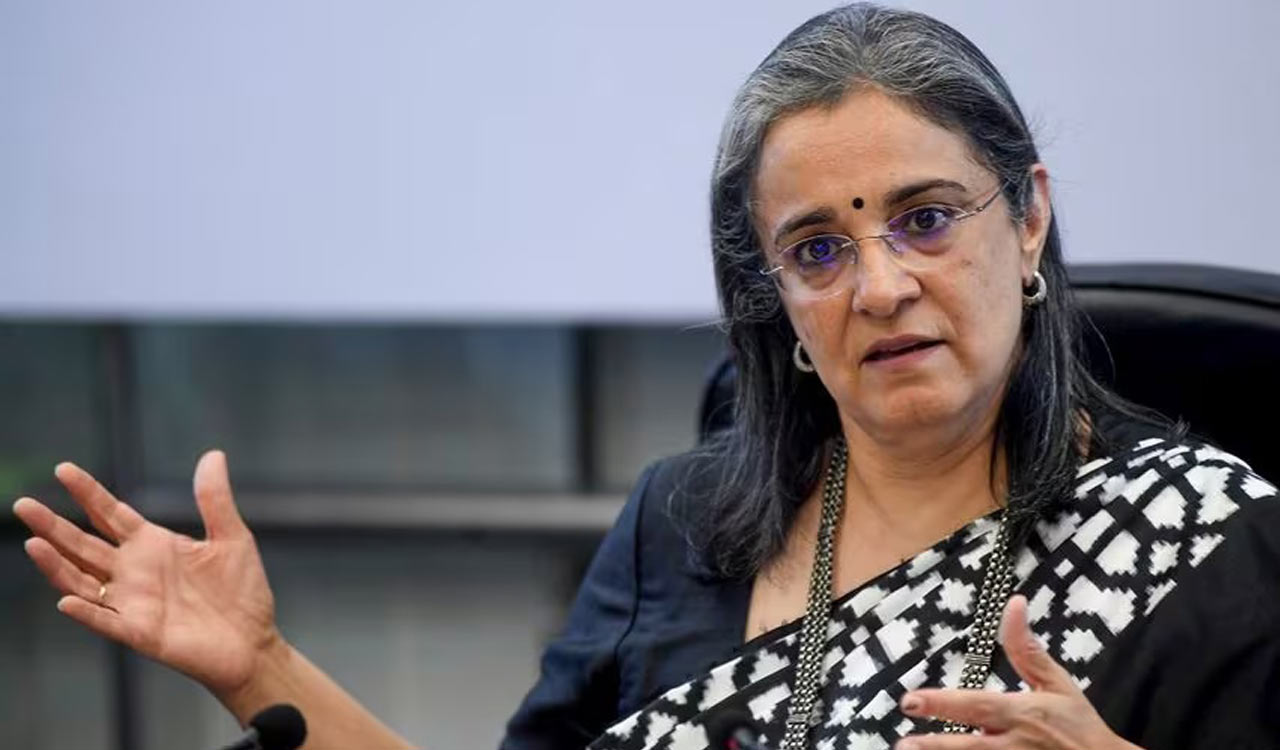 Our life, finances an open book: Sebi chief, husband deny Hindenburg allegations