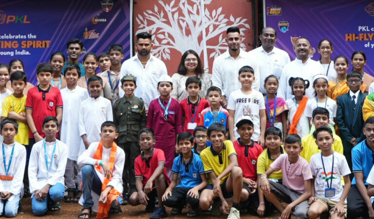 Pardeep Narwal and Maninder Singh at the Mumbai Public School for the special flag hoisting ceremony.