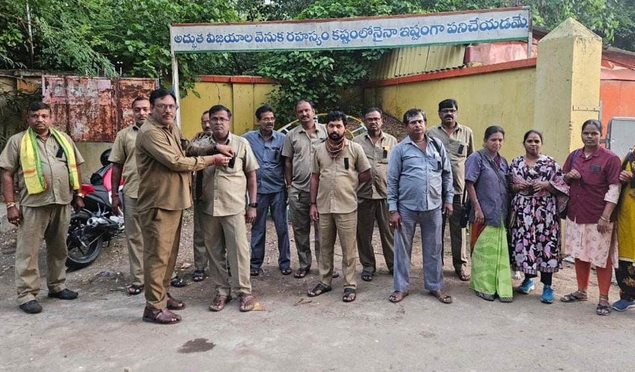TGSRTC employees protest across State over long-pending demands