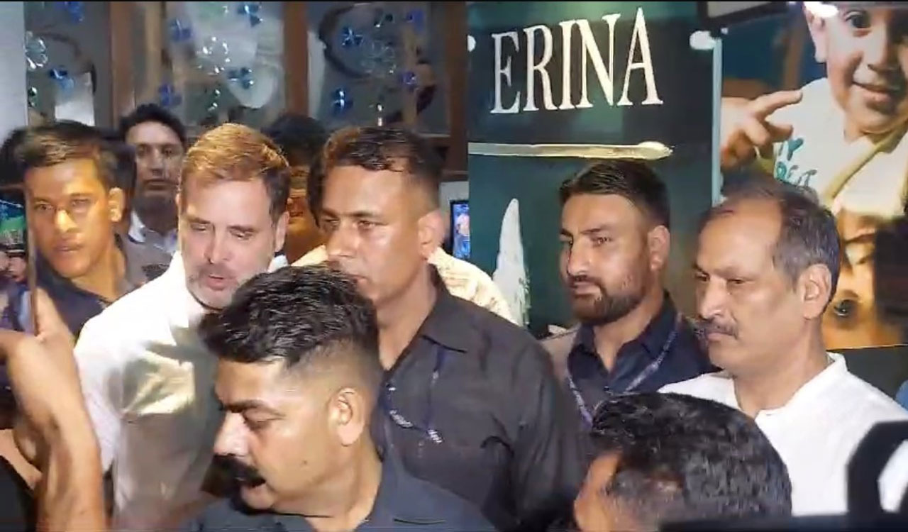 Rahul Gandhi visits Srinagar’s famous hotel, relishes traditional ‘Wazwan’