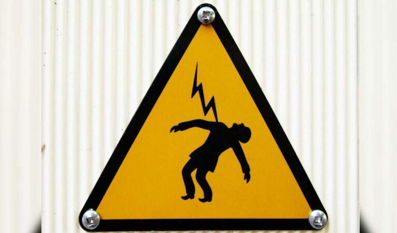 Woman dies of electric shock in Kothagudem-Telangana today