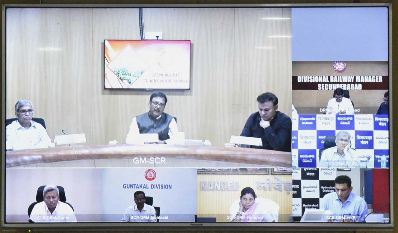 Hyderabad: SCR GM holds review meeting
