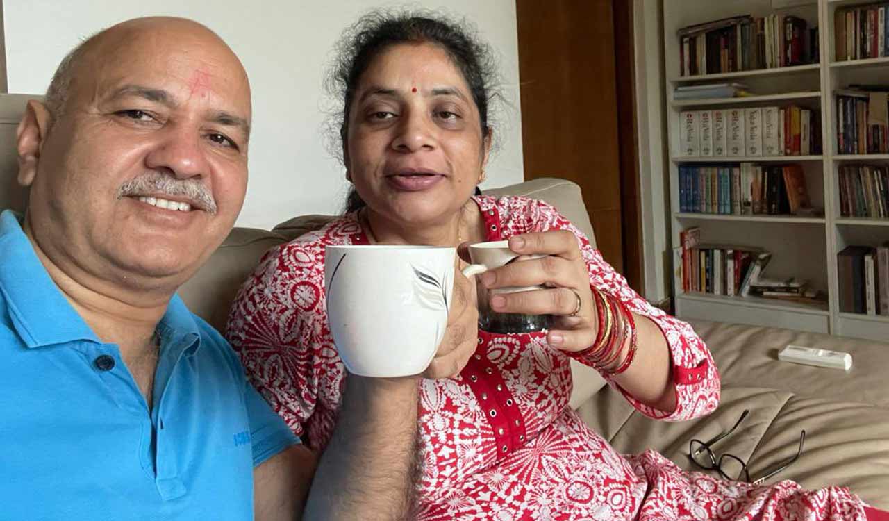 Sisodia enjoys ‘first tea of independent morning’