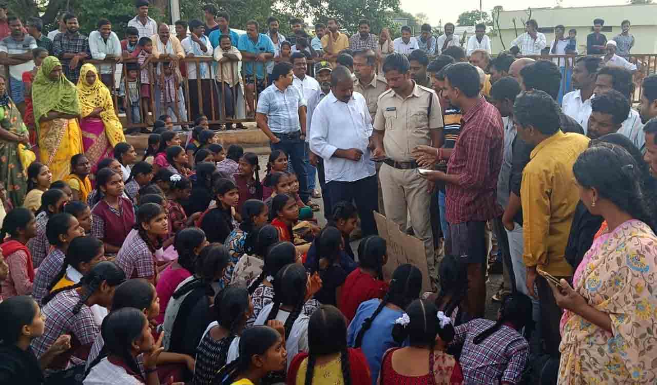 Students in CM Revanth Reddy’s constituency protest over poor quality of hostel food