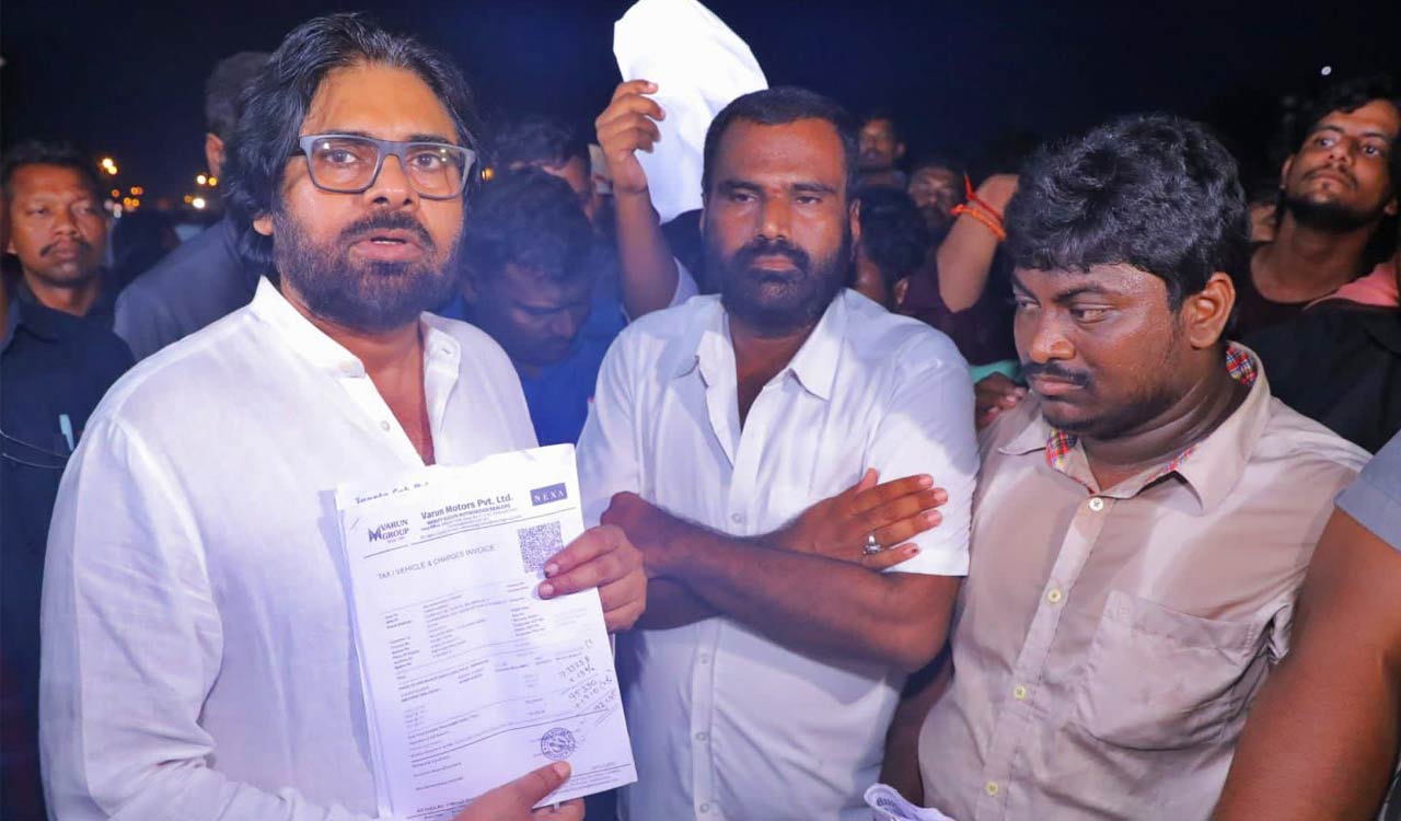 Unfair to ask Andhra cabbies to leave Hyderabad, says Pawan Kalyan