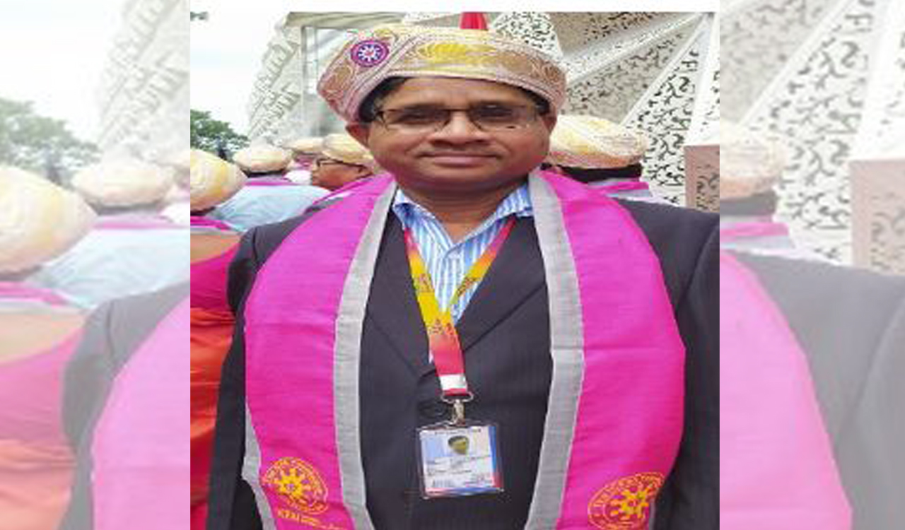 Dr. Sushanta Kumar Mahapatra awarded with NJ Yasaswy Best Teacher Award